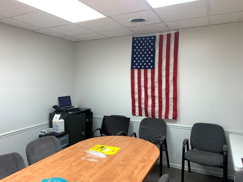 More Photos Of 290 Perry Hwy, Pittsburgh Showroom For Sale