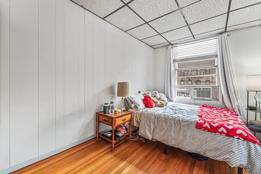 More Photos Of , Astoria General Retail For Sale