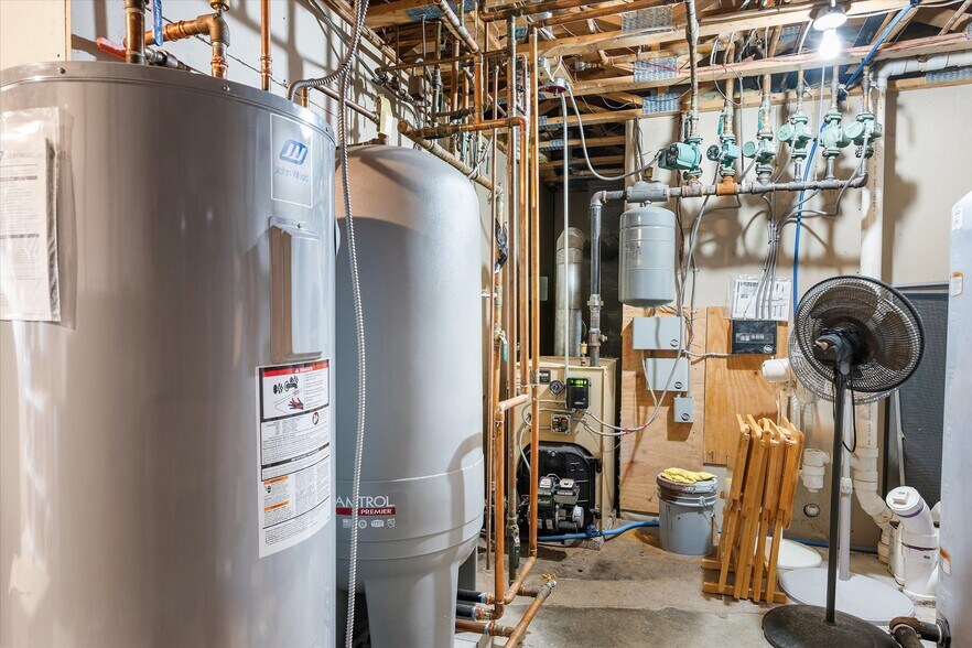 More Photos Of 341 US Route 1, Weston Hotel For Sale