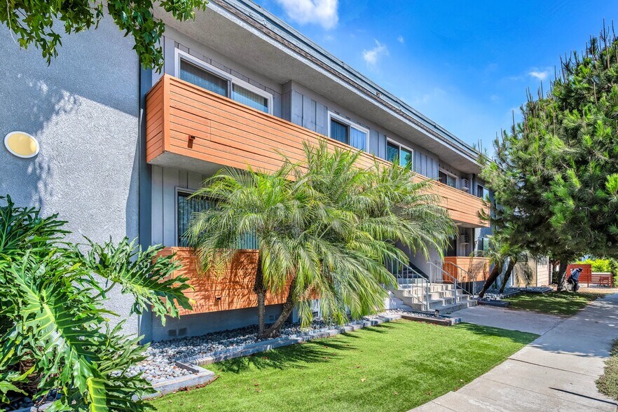 More Photos Of 11825 National Blvd, Los Angeles Apartments For Sale