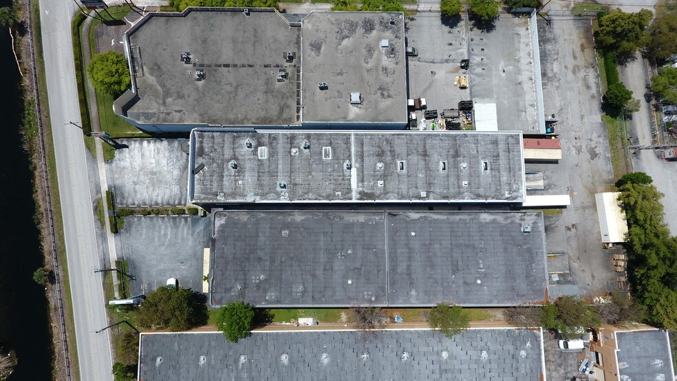 More Photos Of 6440-6490 W 20th Ave, Hialeah Light Distribution For Lease