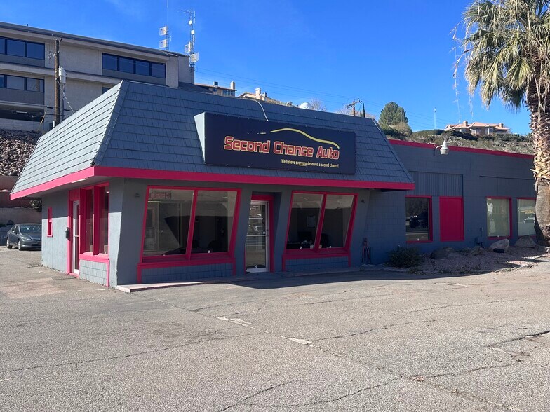 More Photos Of 689 N Bluff St, Saint George General Retail For Lease