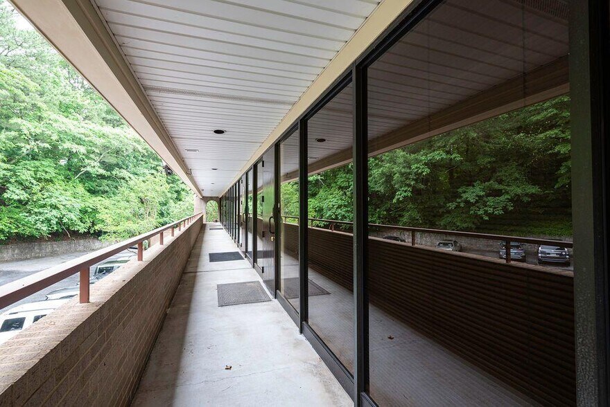 More Photos Of 1549 Clairmont Rd, Decatur Medical For Sale