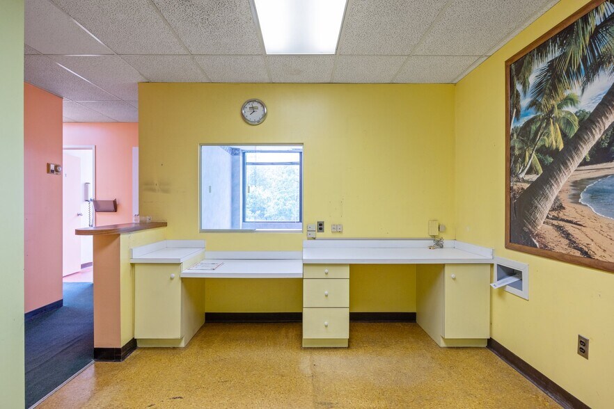 More Photos Of 7600 Osler Dr, Towson Medical For Sale