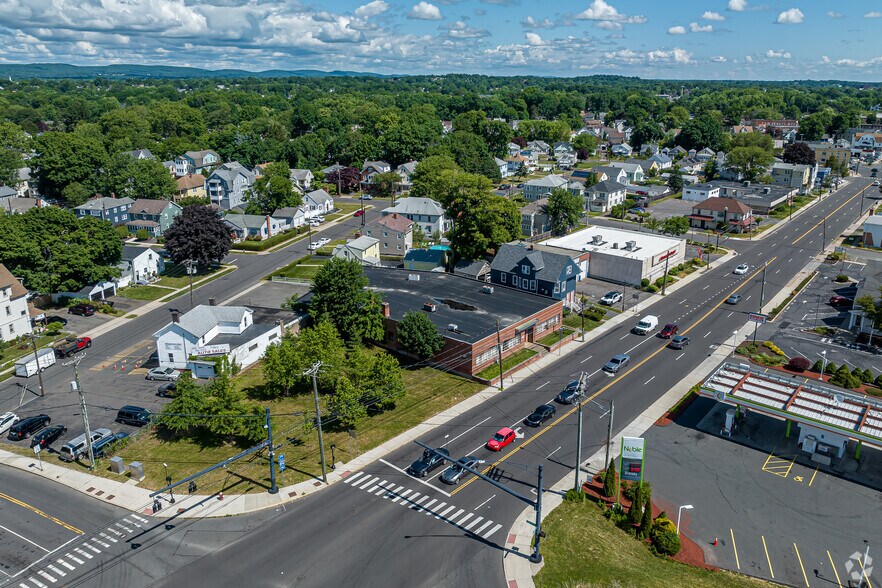 More Photos Of 453 New Park Ave, West Hartford Warehouse For Lease