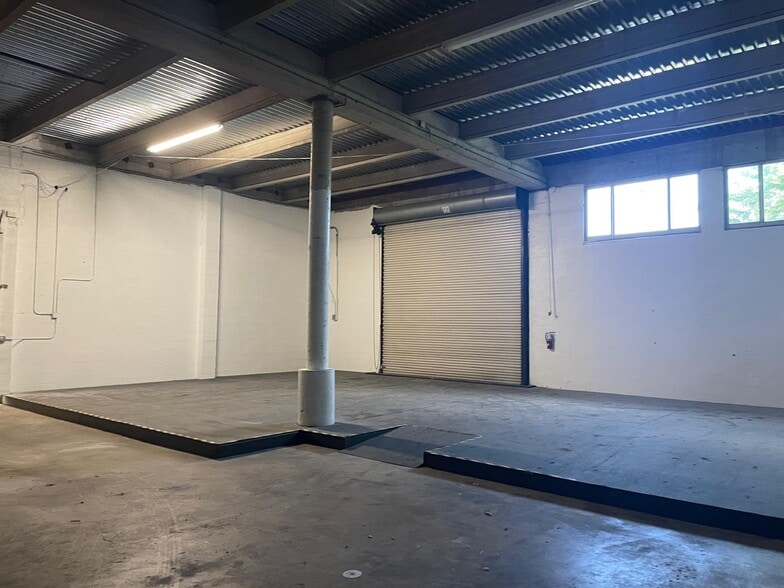 More Photos Of 1610-1614 S Dixie Hwy, Pompano Beach Warehouse For Lease