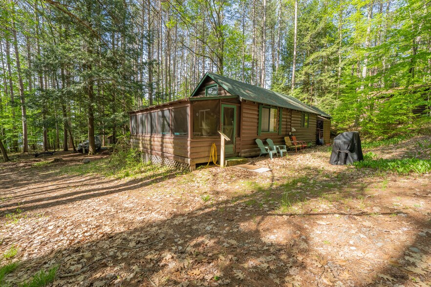 More Photos Of 224 N Shore Rd, Hadley Hotel For Sale