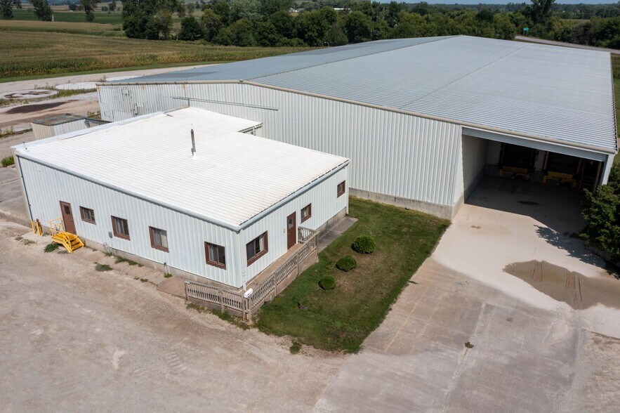 More Photos Of 701 N K Ave, Vinton Industrial For Lease
