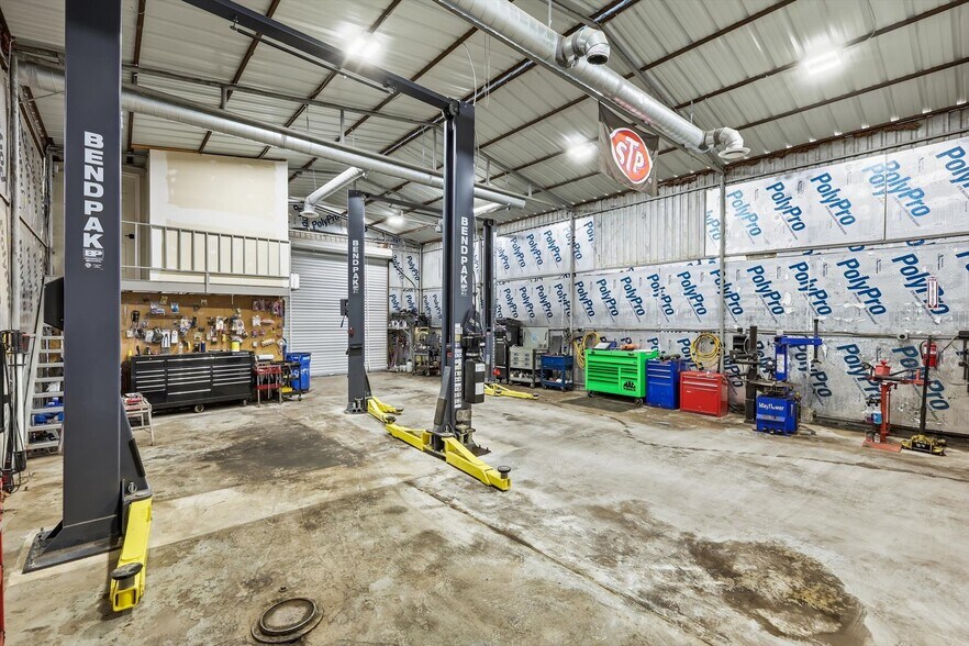 More Photos Of 103 W Franklin St, Alvord General Retail For Sale