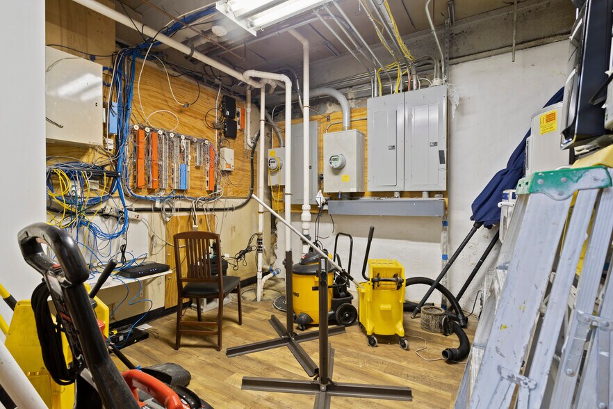 More Photos Of 101 N Providence Rd, Wallingford Office For Sale