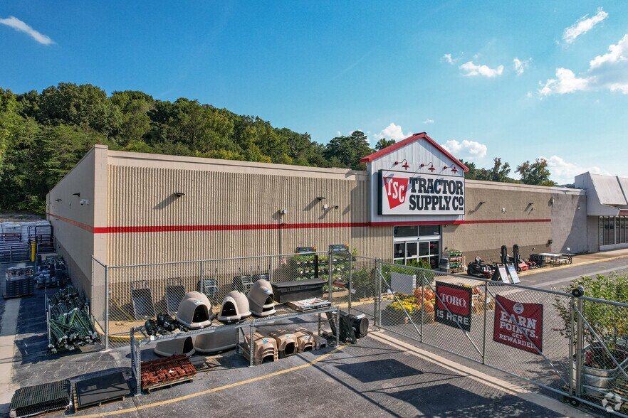 More Photos Of 680 Signal Mountain Rd, Chattanooga Storefront For Lease