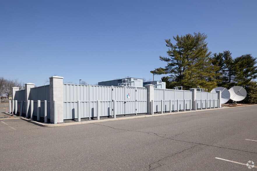 More Photos Of 4 Research Way, Princeton Unknown For Lease