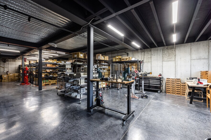 More Photos Of 4554 Forestdale Dr, Park City Light Manufacturing For Sale
