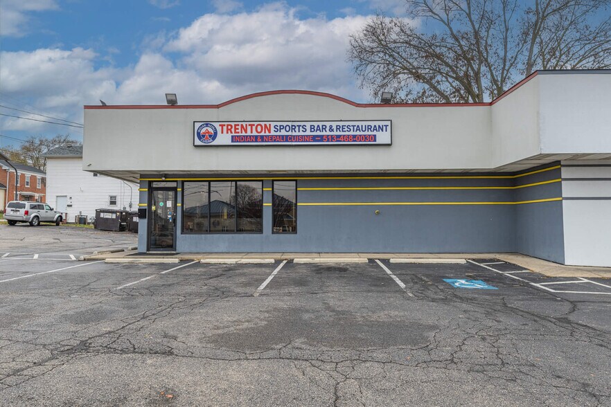 Primary Photo Of 4 E State St, Trenton Fast Food For Sale