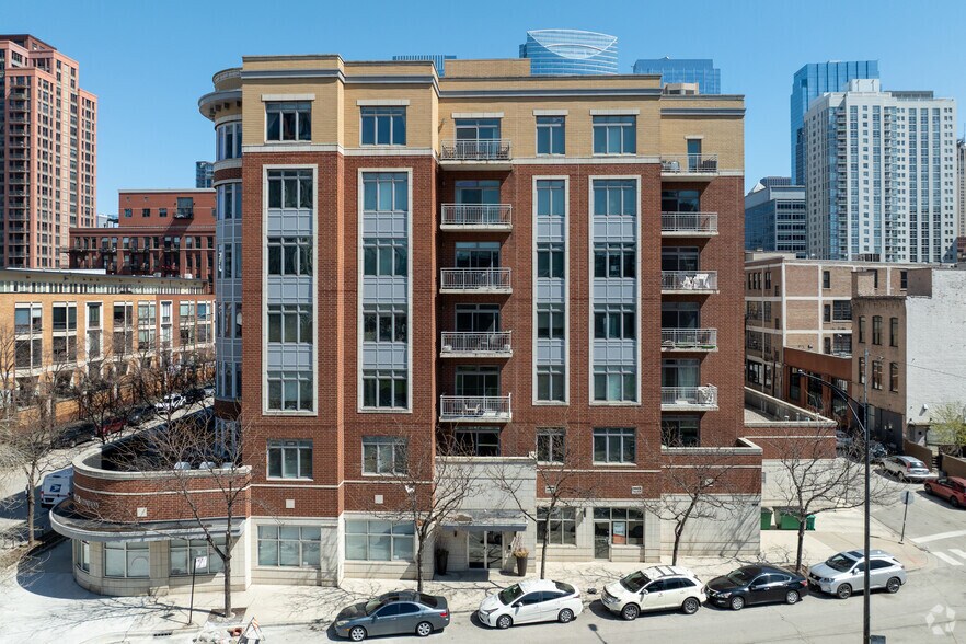 More Photos Of 657 W Fulton St, Chicago Apartments For Lease