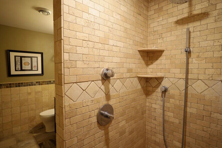 More Photos Of 2525 Nevada Ave N, Golden Valley Light Distribution For Sale