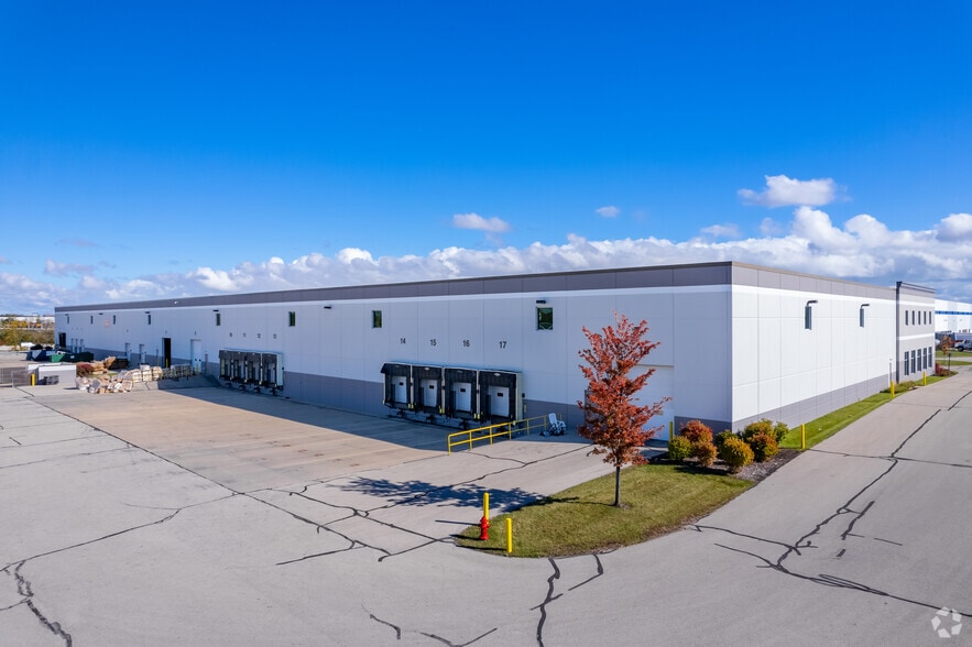 More Photos Of 9875 S Stern St, Oak Creek Warehouse For Lease