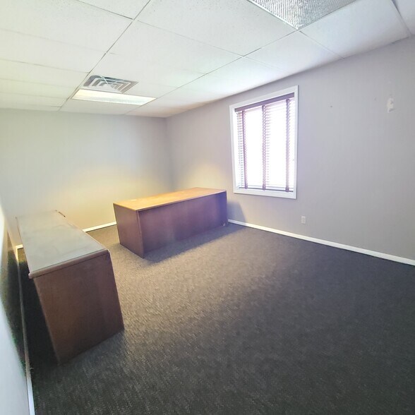 More Photos Of 433 Council Dr, Fort Wayne Flex For Lease