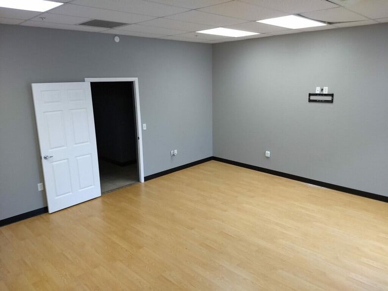 More Photos Of 7064 Sampey Rd, Groveland Light Manufacturing For Lease