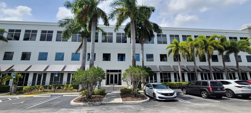 More Photos Of 7950 NW 53rd St, Doral Medical For Sale