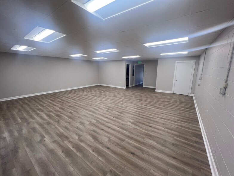 More Photos Of 105 Orders Ave, Greenville Warehouse For Lease