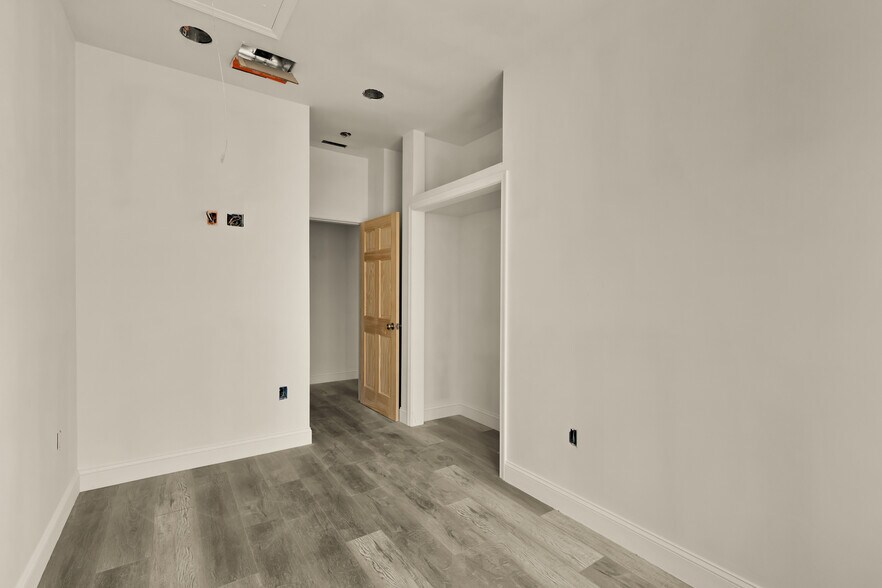 More Photos Of 2324 N Capitol St NW, Washington Storefront Retail Residential For Sale