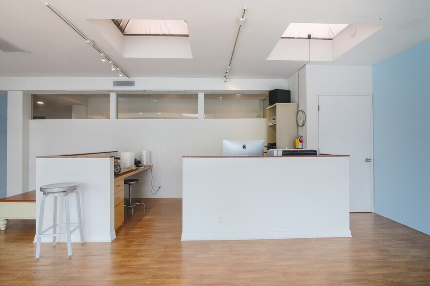 More Photos Of 261 S Robertson Blvd, Beverly Hills Storefront Retail Office For Sale