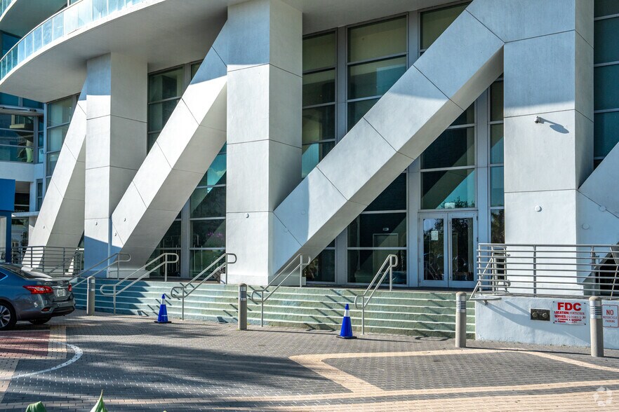 More Photos Of 888 Biscayne Blvd, Miami Apartments For Lease