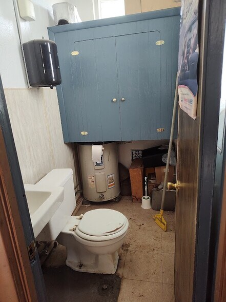 More Photos Of 737 S Main St, Phillipsburg Flex For Sale