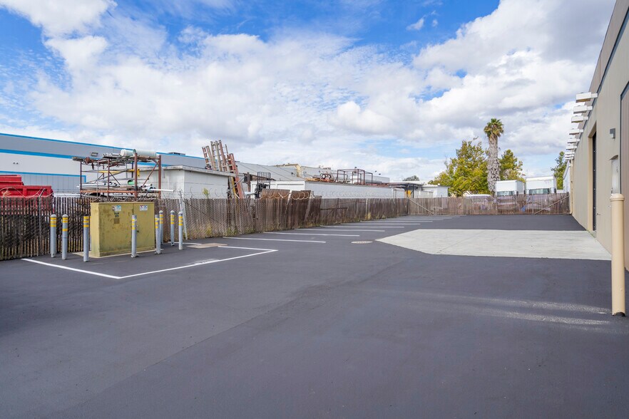 More Photos Of 2505 Amaral Ct, Hayward Warehouse For Sale