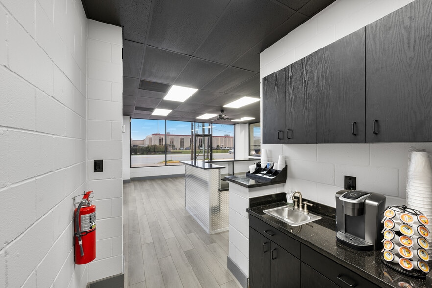 More Photos Of 6259 N Eldridge Pky, Houston Auto Repair For Sale