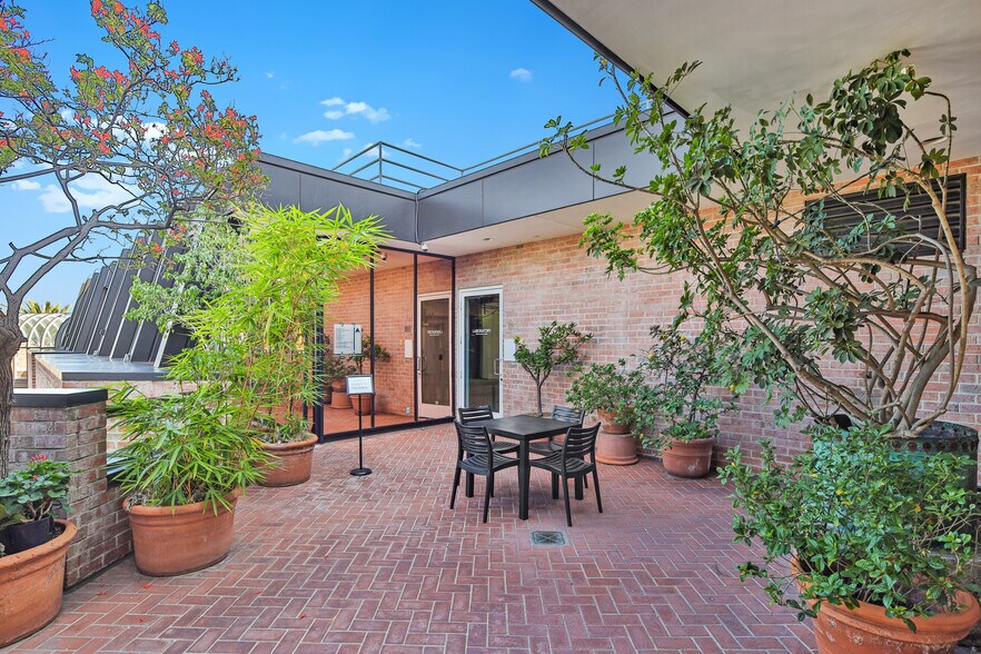 More Photos Of 413-445 N Rodeo Dr, Beverly Hills Coworking Space
