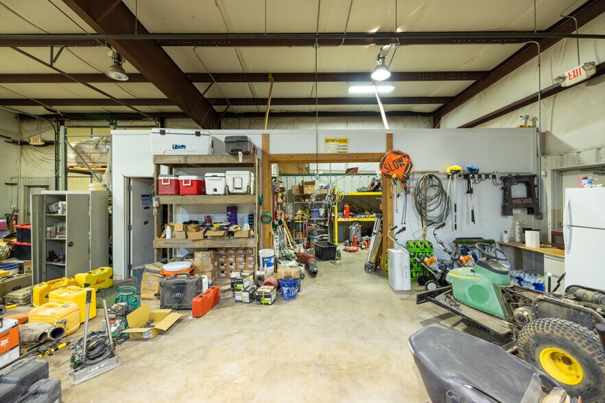 More Photos Of 1621 Se Summit St, Lee's Summit Light Distribution For Sale