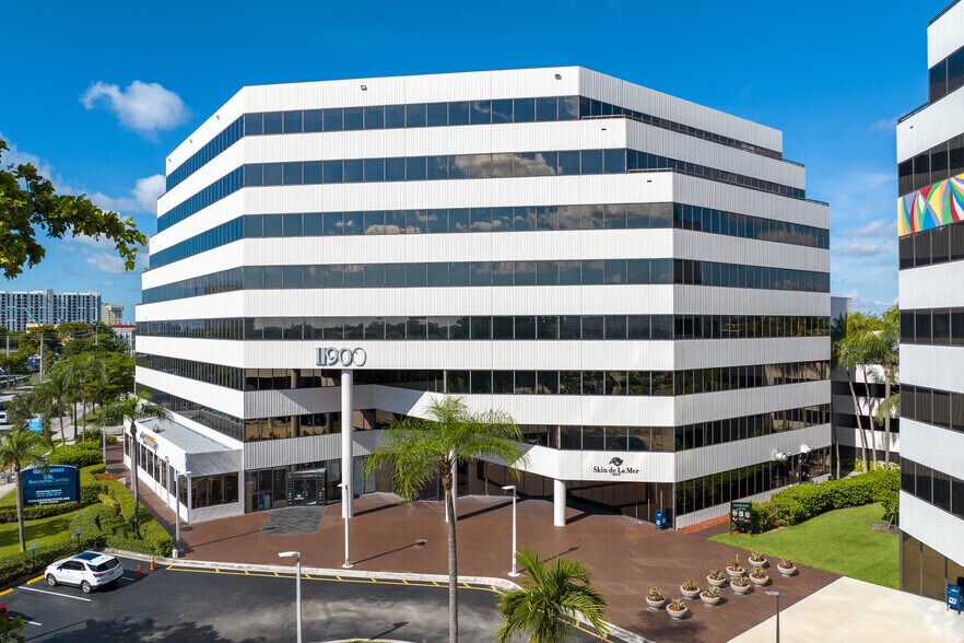 More Photos Of 11900 Biscayne Blvd, North Miami Office For Lease