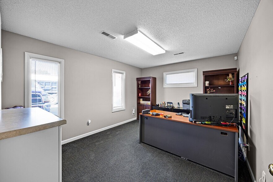 More Photos Of 2819 Highway 54, Paris Industrial For Sale