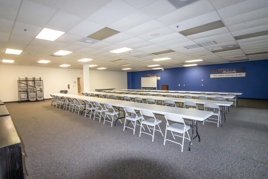 More Photos Of 2600 118th Ave N, Saint Petersburg Light Distribution For Lease