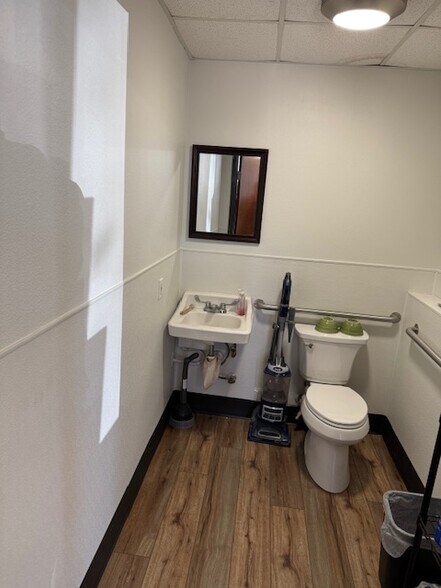 More Photos Of 111 Industrial Blvd, Mansfield Warehouse For Lease