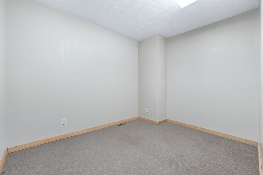 More Photos Of 1804 E Center St, Warsaw Loft Creative Space For Sale