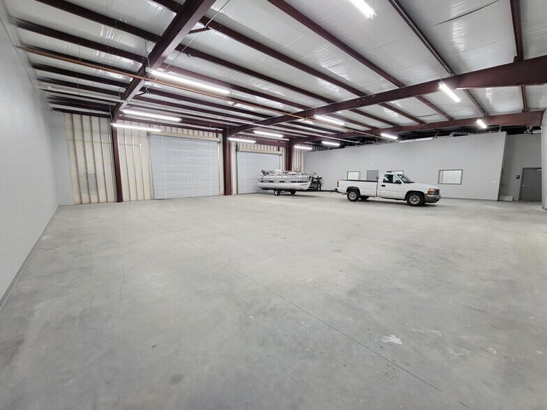 More Photos Of 12470 W Bellfort Ave, Houston Light Distribution For Lease