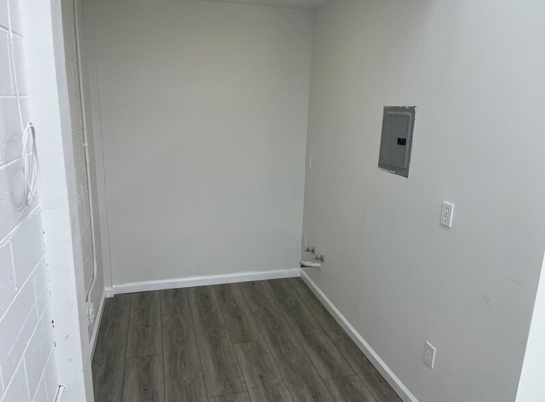 More Photos Of 6618 San Fernando Rd, Glendale Office For Lease