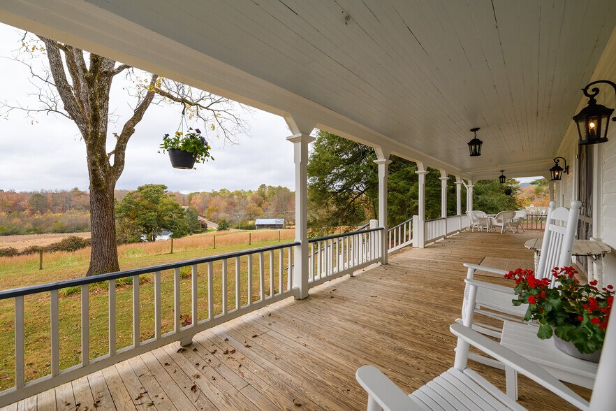 More Photos Of 1526 Highway 255 N, Sautee Nacoochee Hotel For Sale