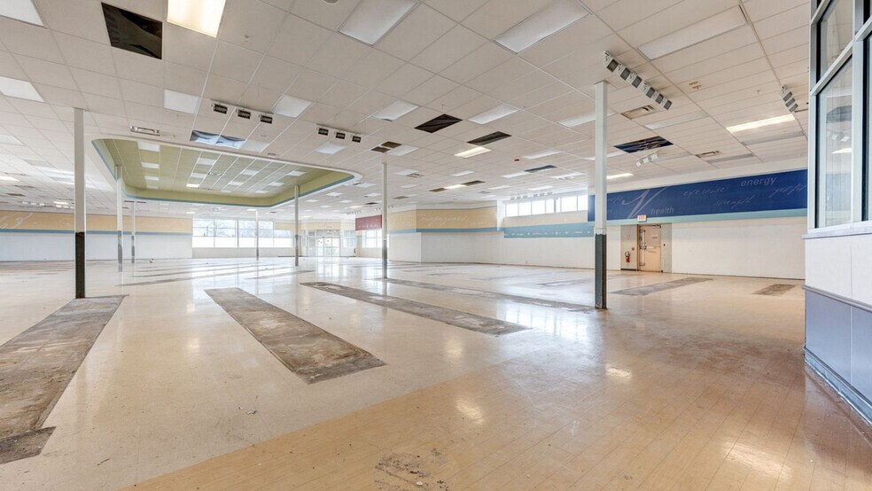 More Photos Of 85 Middletown Ave, North Haven Drugstore For Sale