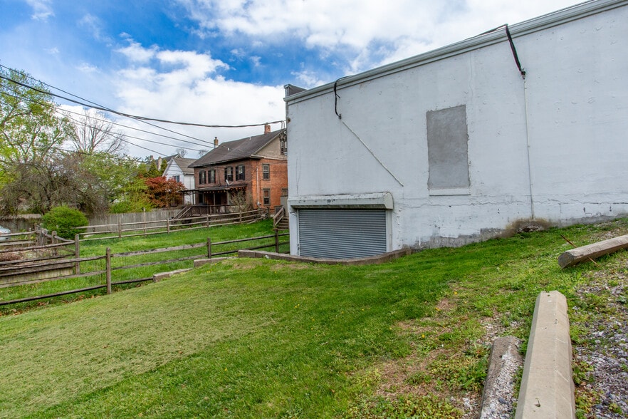 More Photos Of 720 Easton Rd, Riegelsville Freestanding For Sale