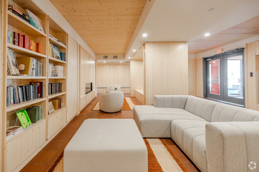 More Photos Of 517 W Main St, Madison Apartments For Lease