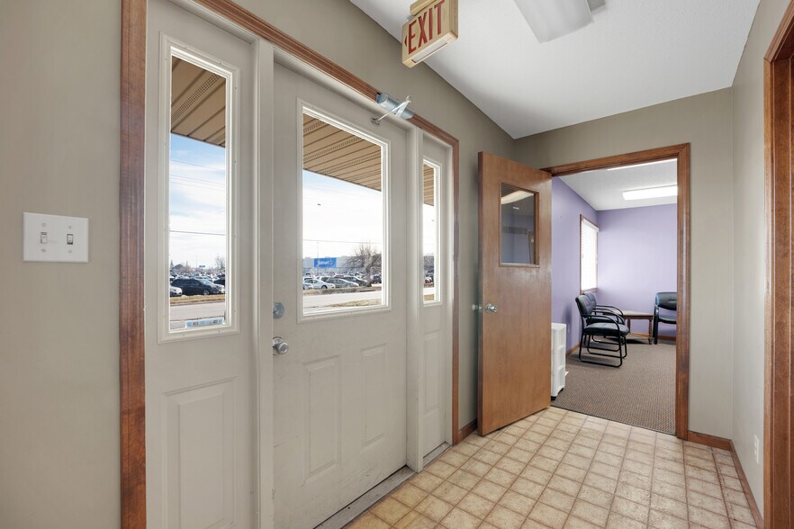 More Photos Of 804 Winchester Dr, Sedalia Medical For Sale