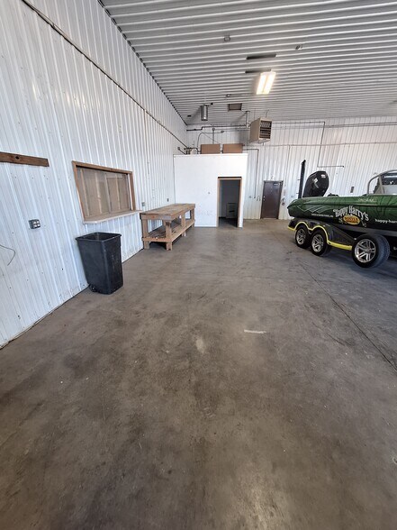 More Photos Of 922 40th St N, Fargo Warehouse For Lease