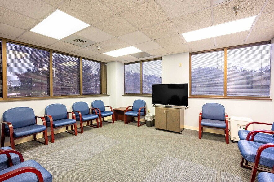 More Photos Of 6719 Gall Blvd, Zephyrhills Medical For Sale