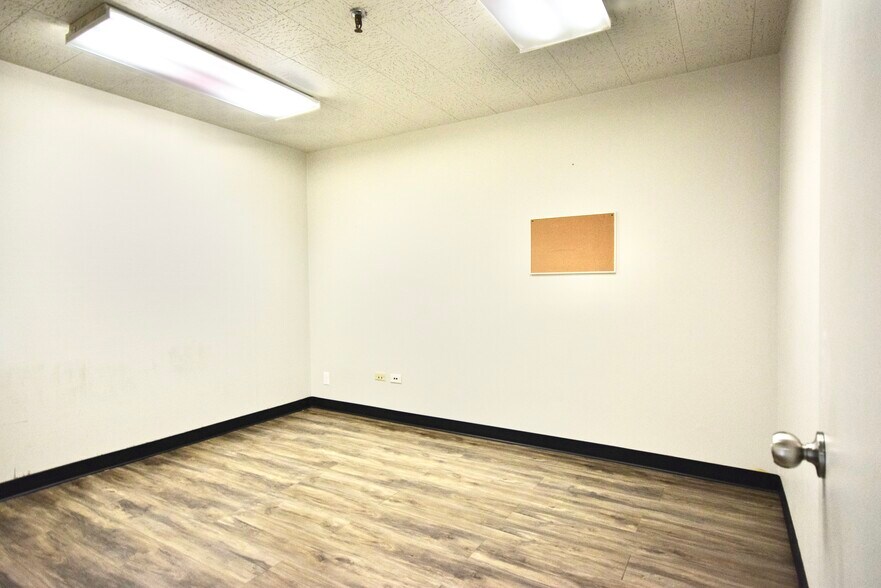 More Photos Of 2801 SE 9th St, Portland Warehouse For Lease