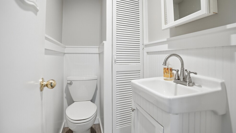 More Photos Of 18 Unqua Rd, Massapequa Loft Creative Space For Sale