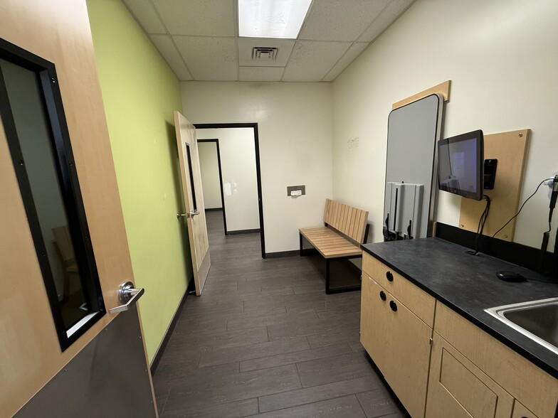 More Photos Of 4024-4030 Manzanita Ave, Carmichael Storefront For Lease